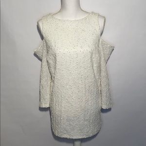 Jennifer Lopez white shoulder-less 1X top